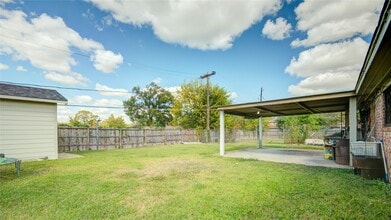 Building Photo - 806 Coolwood Dr