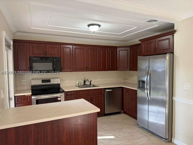 Foto del edificio - 3024 1/2 NW 69th Ct