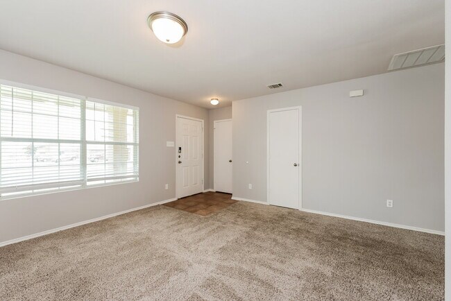 Foto del edificio - 8201 Southbrook Cir