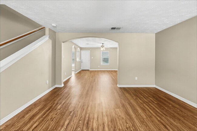 Foto del edificio - 5010 Deer Path Dr