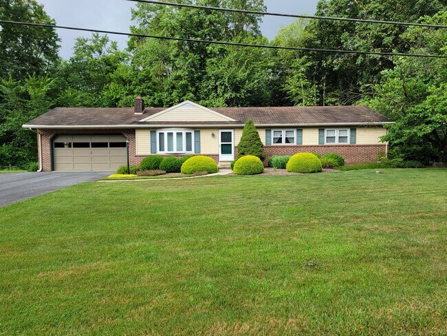 Foto del edificio - 1331 Woodland Cir