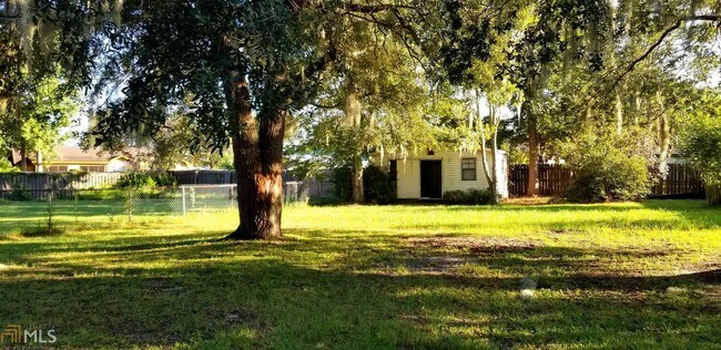 Building Photo - 413 Sunnyside Dr