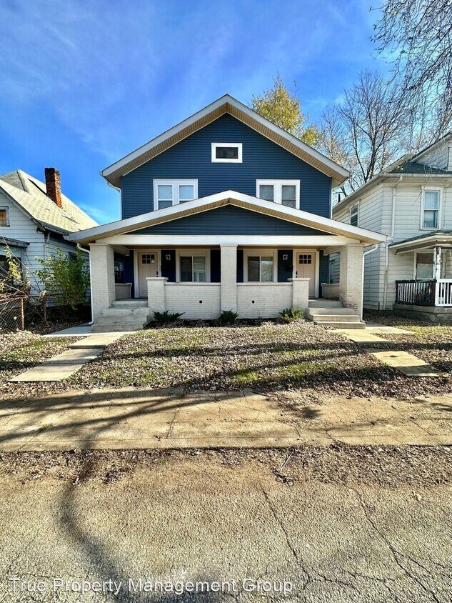 Primary Photo - 2 br, 2.5 bath House - 201 N Gray St
