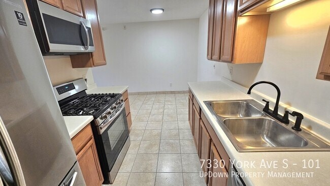 Foto del edificio - 7330 York Ave S