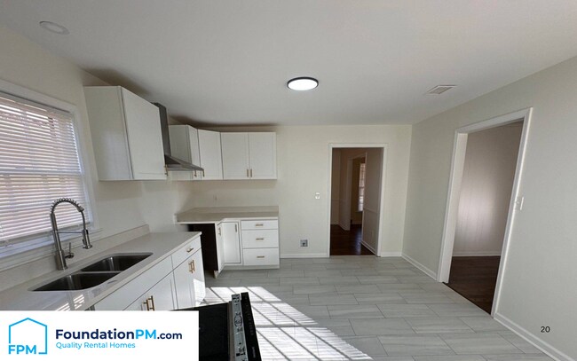 Building Photo - 5225 Oak Meadow Ave