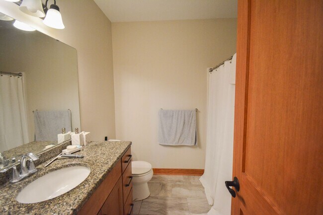 Building Photo - Spacious 4-Bedroom Home with Scenic Views ...
