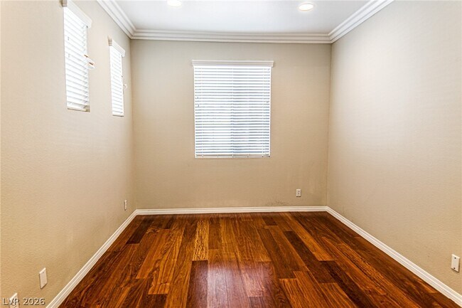Building Photo - 6545 Black Oaks St