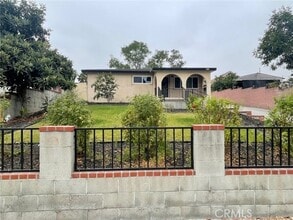 Building Photo - 20437 Kenwood Ave