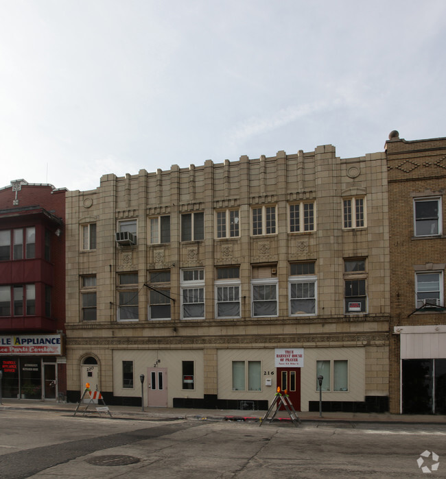 Building Photo - 216-220 Cass St