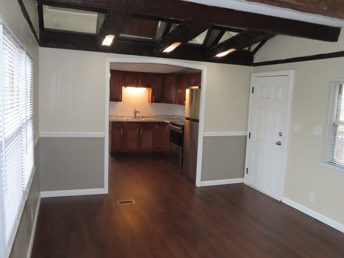 Foto principal - 8911 Pembroke Oak Grove Rd