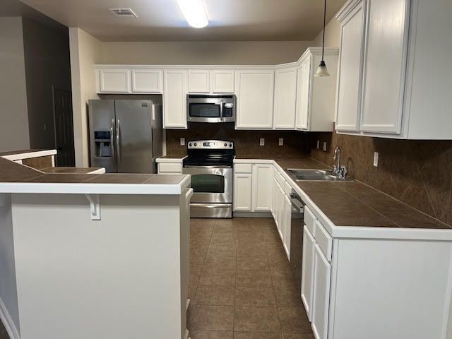 Foto del edificio - 17060 Jamestowne Dr