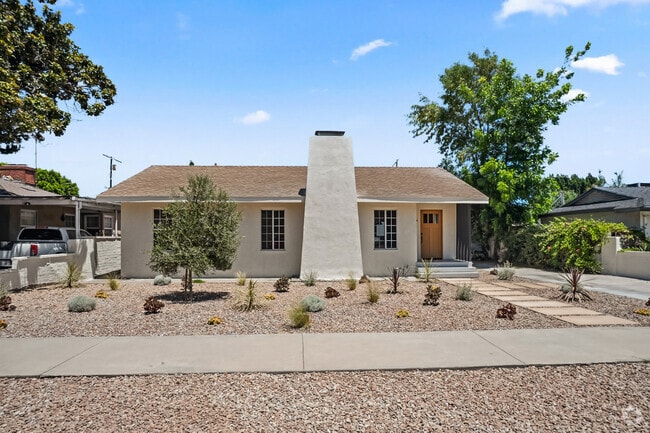 Building Photo - 4702 Kraft Ave