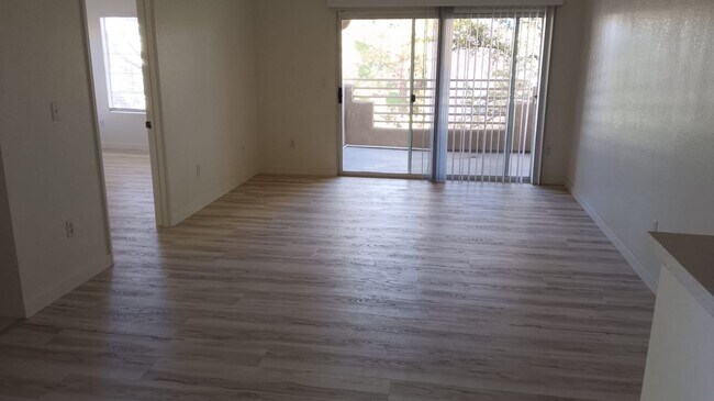 Pisos nuevos en todas partes - 1901 Villa Palms Ct