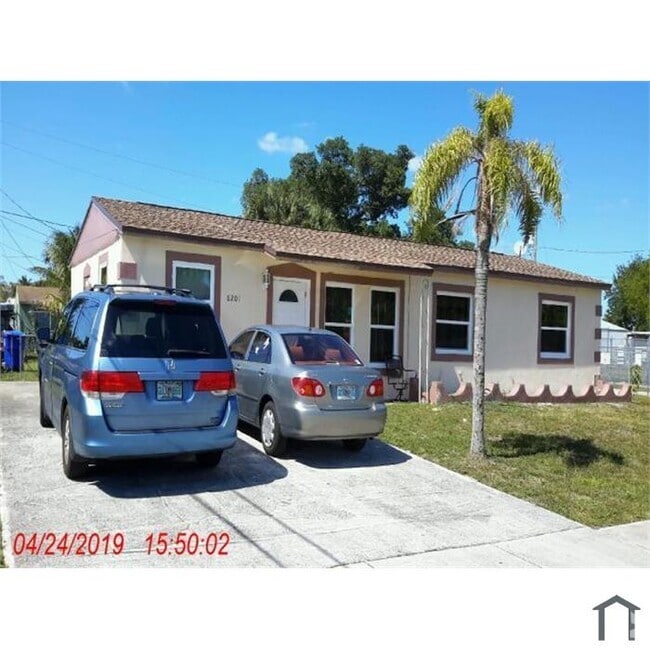 Building Photo - 6201 SW 18th Ct