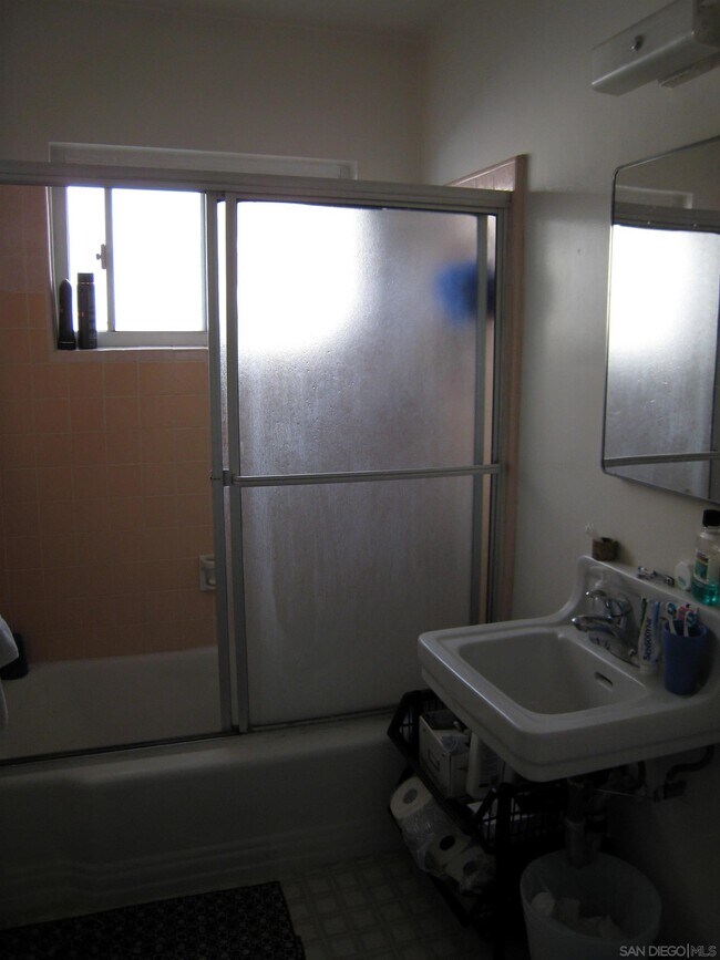 Foto del edificio - 3962 Dove St