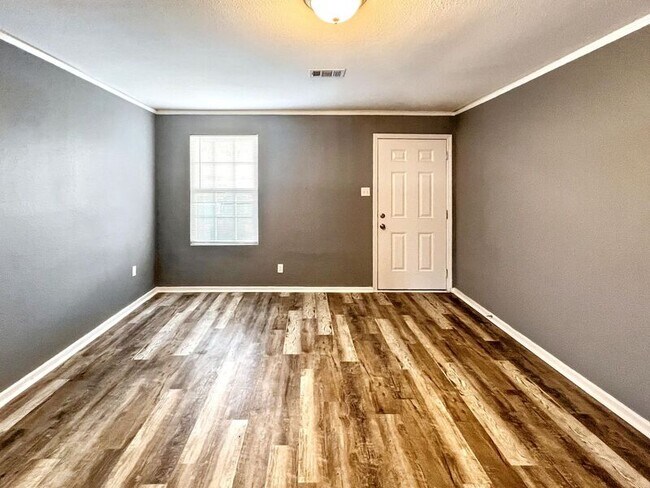 Foto del edificio - 40 Hiland Pl