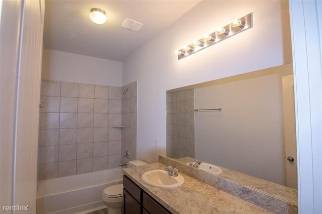 Building Photo - 4 br, 2.5 bath House - 18610 Queesborough ...