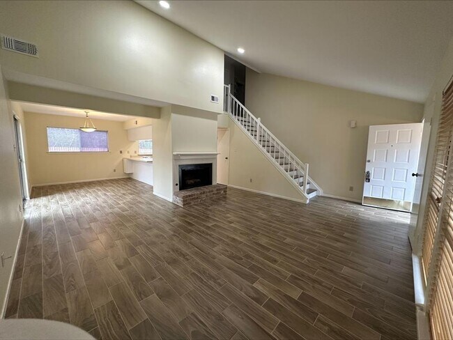 Building Photo - 7 Basal Briar Ct