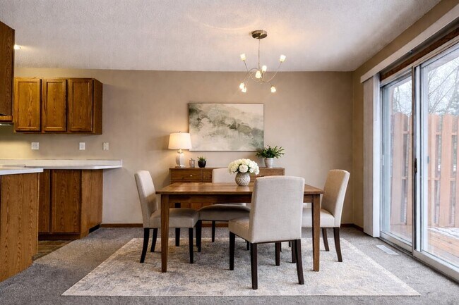 Foto del edificio - 2733-33 1/2 33 1/2 Ave S