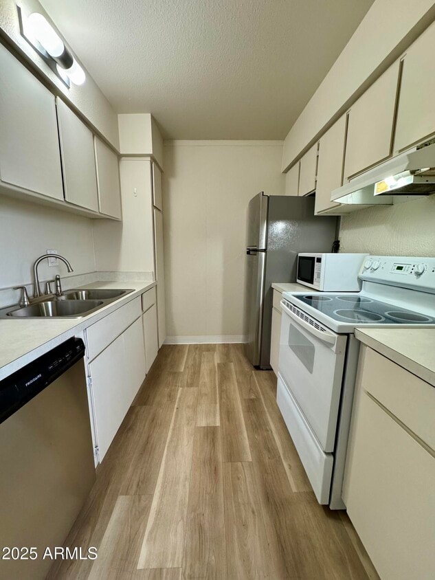 Foto principal - 7625 E Camelback Rd