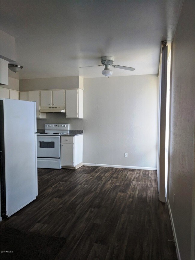 Foto del edificio - 2339 W Northern Ave