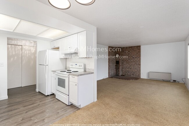 Building Photo - Cozy Two-Bedroom in Gresham - New Washer/D...