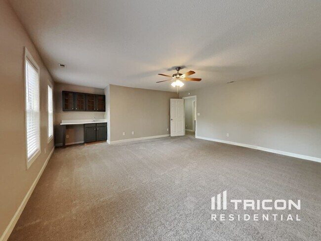 Building Photo - 43 Lotus Ln