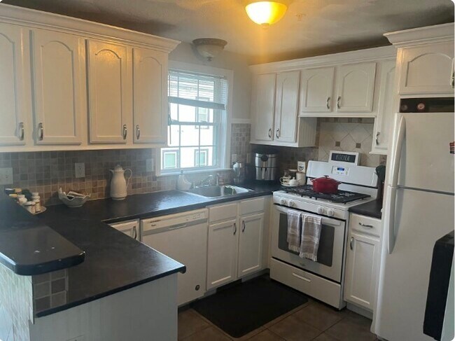 Building Photo - 138 Mt Washington St