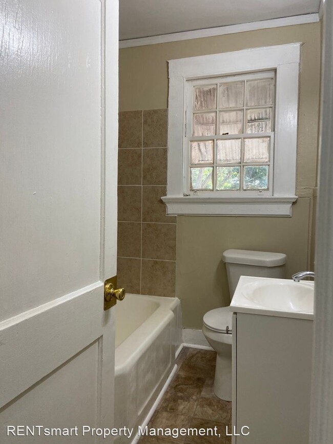 Building Photo - 3 br, 1 bath House - 204 28th Avenue