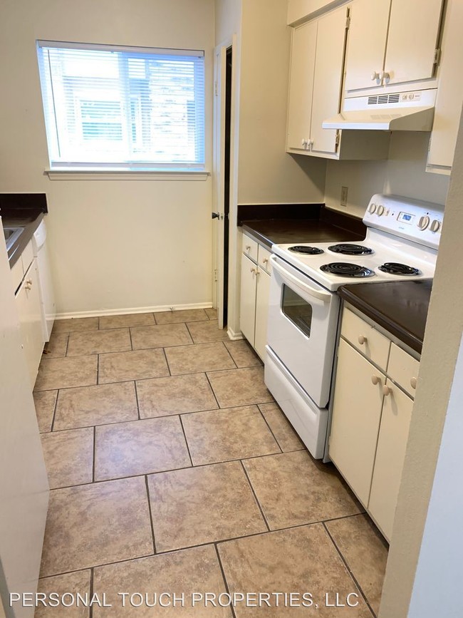 Building Photo - 8727 Granite Dr