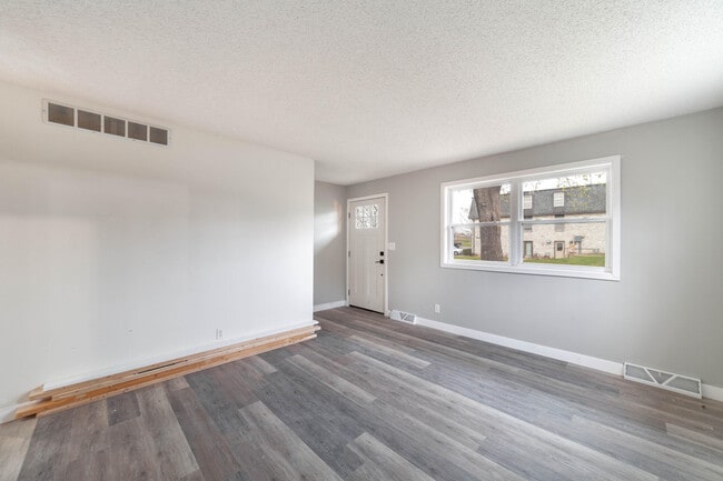 Building Photo - 3405 Balboa Ln