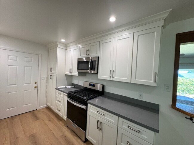 Foto del edificio - Beautiful 3 Bedroom, 1.5 Bath Home Availab...