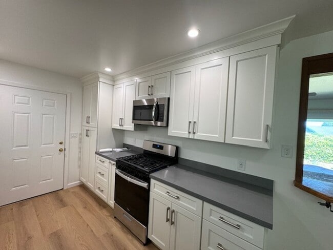 Foto del edificio - Beautiful 3 Bedroom, 1.5 Bath Home Available Soon!