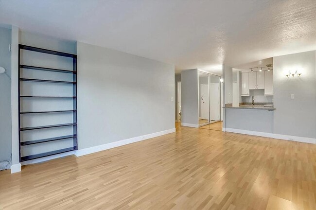 Building Photo - 1700 Civic Center Dr