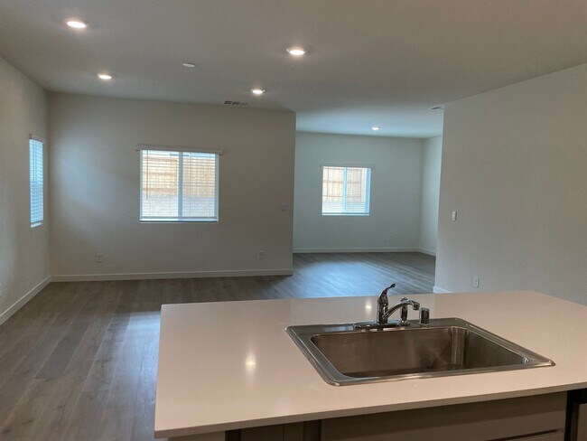 Building Photo - Brand New DR Horton Home!