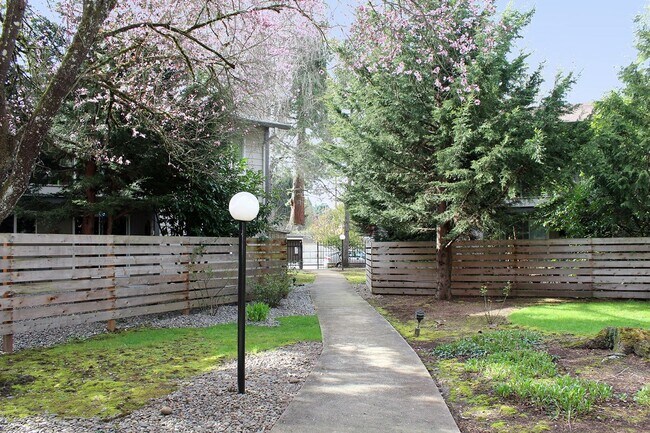 Building Photo - 6755-6755 SW Terri Ct