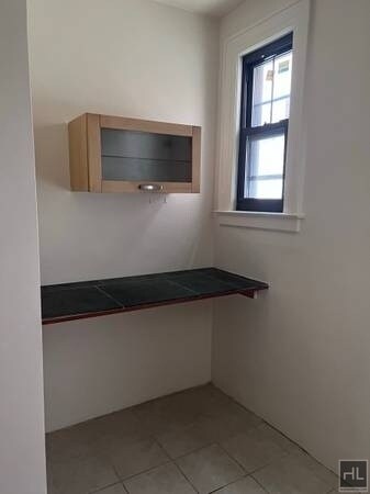 Foto del edificio - 40-53 ITHACA STREET