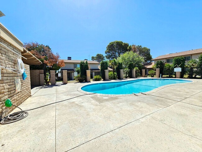 Foto del edificio - Charming Condo With Pool Access!
