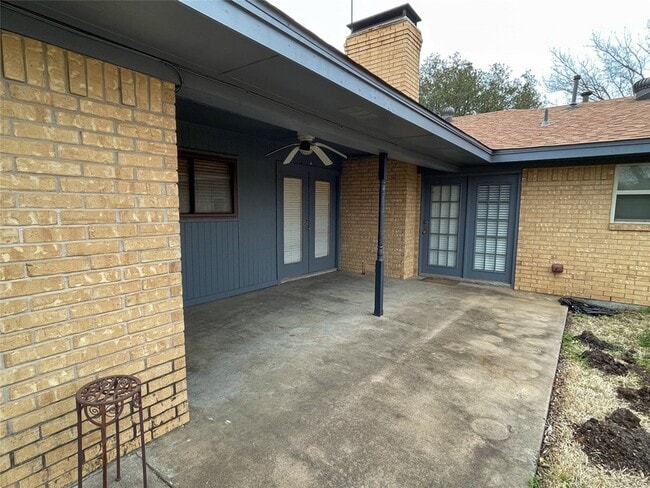 Building Photo - 1714 Crescent Dr