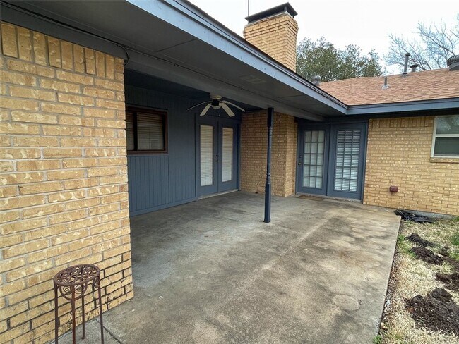 Foto del edificio - 1714 Crescent Dr