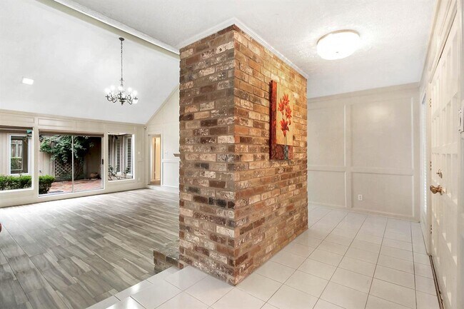 Building Photo - 13907 Swiss Hill Dr