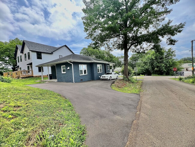 Building Photo - 2101 Hoitt Ave