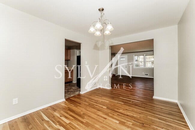 Foto del edificio - The living is easy in this 3 bedroom, 1 ba...
