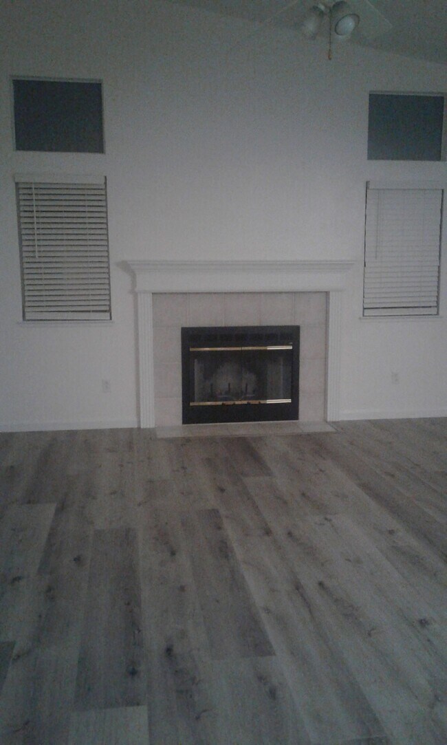 Building Photo - 3438 El Camino Way