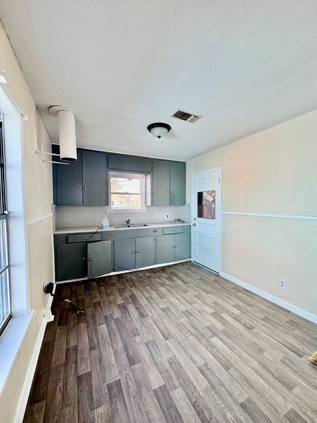 Foto del edificio - Move-In Special! February Rent Only $199 – Move In ASAP!