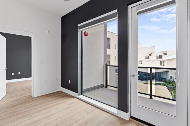 Foto del edificio - 3900 Berkman Dr