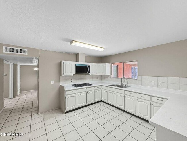 Foto del edificio - 106 Maple Ct
