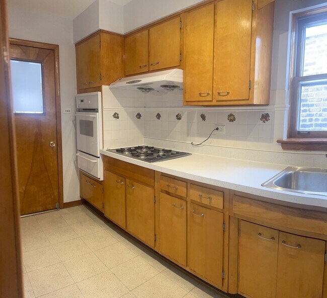 Building Photo - 329 W 23rd Pl