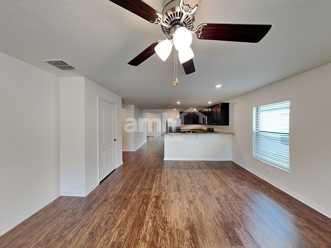 Foto del edificio - 823 Chatham Walk Dr