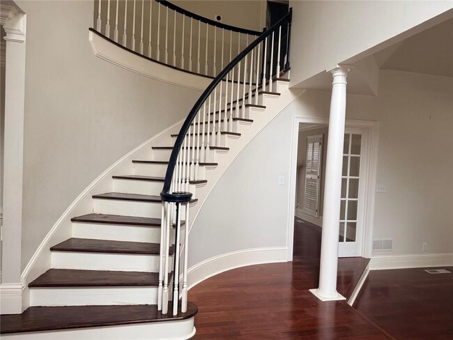 Building Photo - 3575 Goldenrod Dr